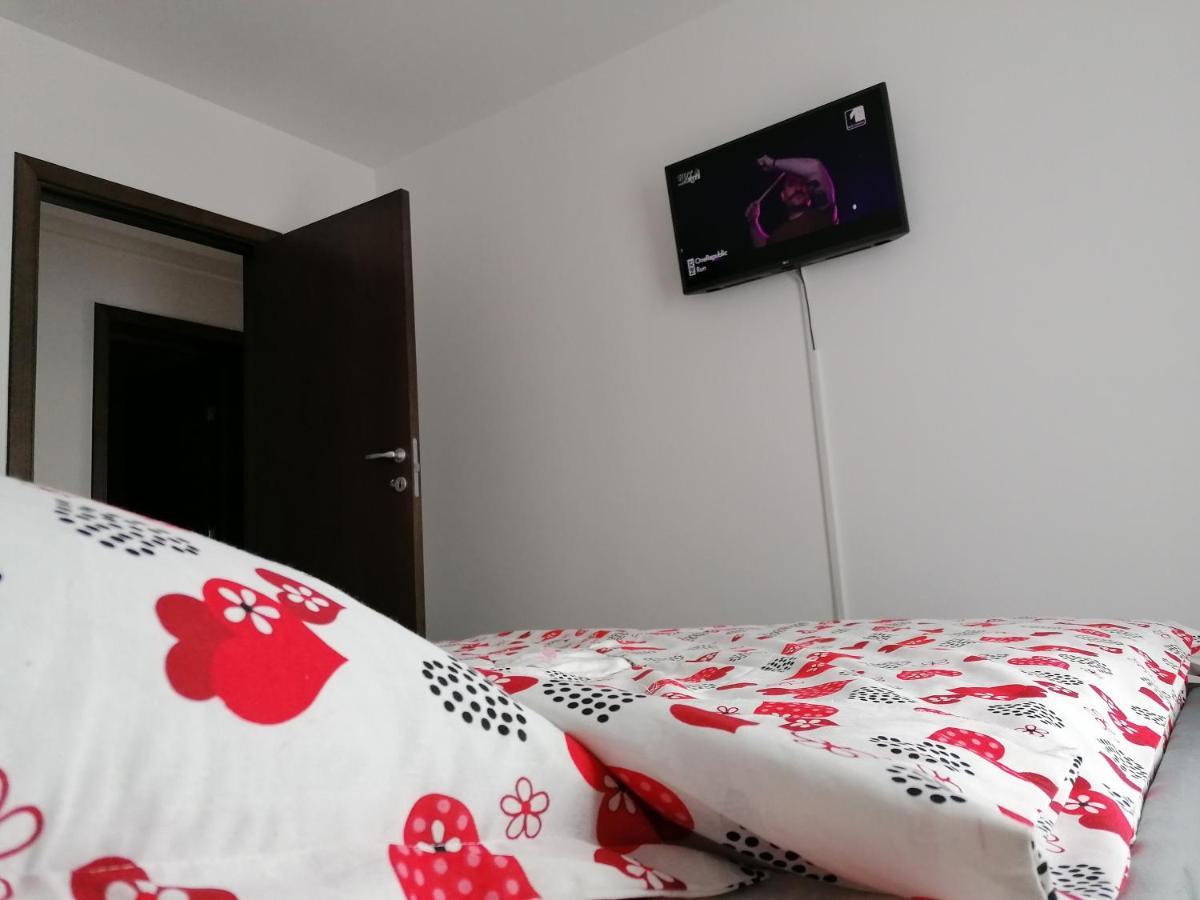 Ama Apartament Cu Terasa 50 Mp & Parcare Braşov Exterior foto