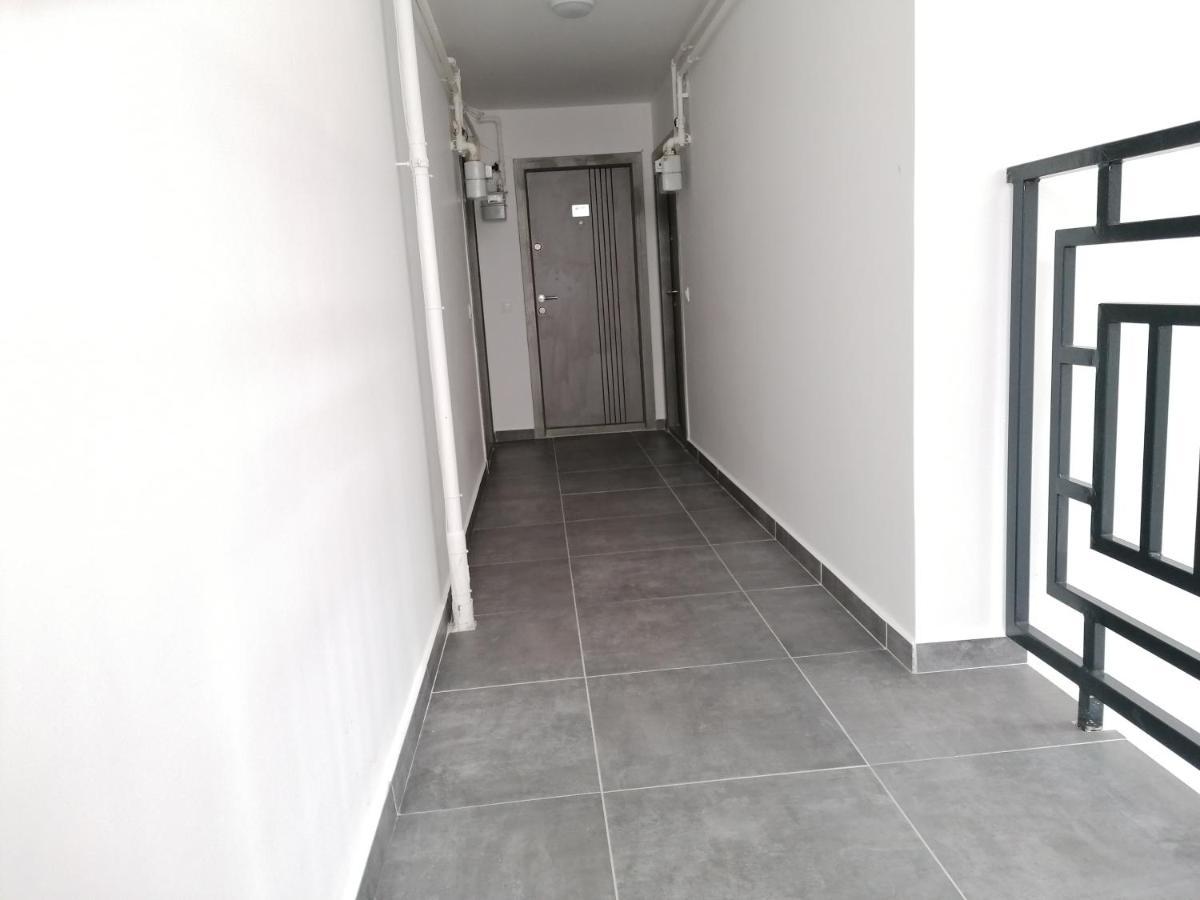 Ama Apartament Cu Terasa 50 Mp & Parcare Braşov Exterior foto