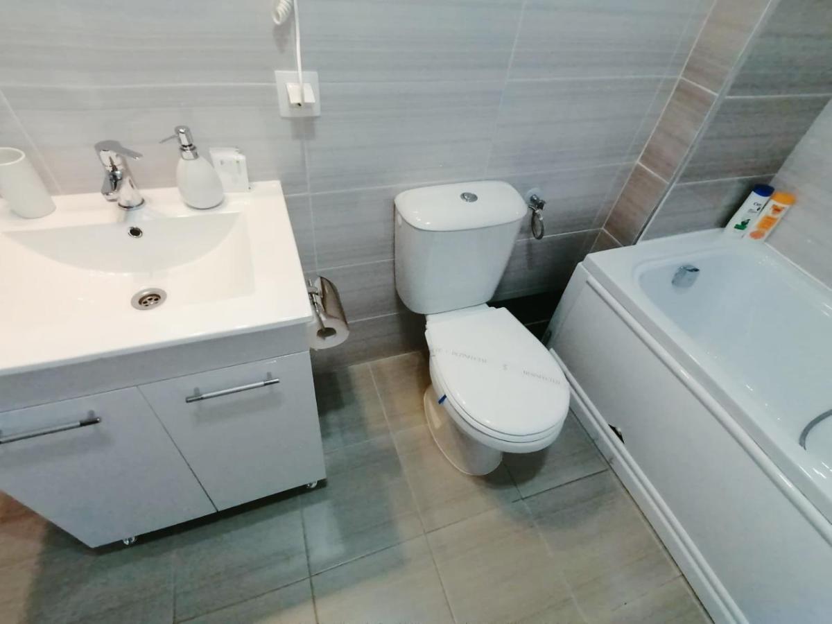 Ama Apartament Cu Terasa 50 Mp & Parcare Braşov Exterior foto